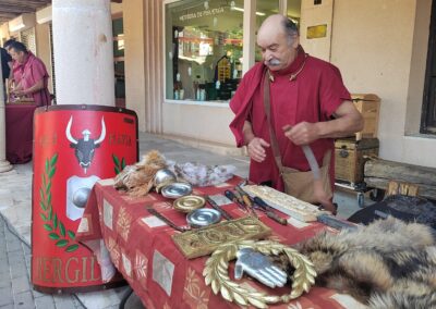 ARTESANO ROMANO DE LUDUS BERGIDUM FLAVIUM TALLANDO MADERA