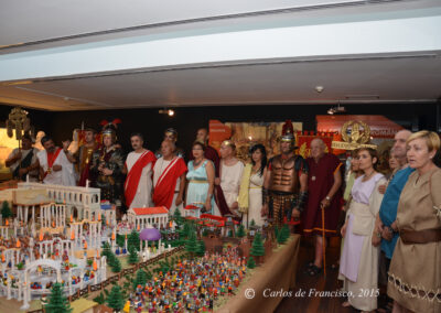 FOTO DE FAMILIA EN LA EXPOSICION PLAYMOBIL