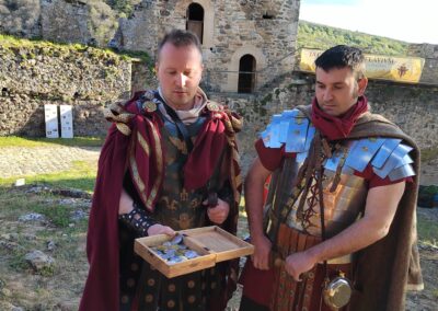 CENTURION Y LEGIONARO ROMANO COBRANDO LOS TRIBUTOS EN CORNATEL