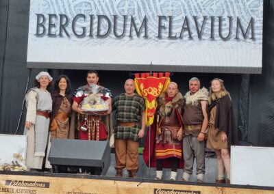 LAS AUTORIDADES DE FRIOL ENTREGAN UN RECONOCIMIENTO A LA PARTICIPACIÓN A LUDUS BERGIDUM FLAVIUM