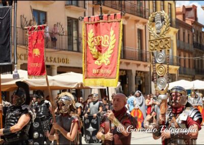 LEGIONARIOS DE CACABELOS EN LA PLAZA MAYOR DE ASTORGA