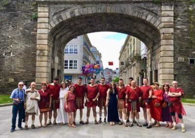 POSANDO PARA LA FOTO EN LA MURALLA ROMANA DE LUGO